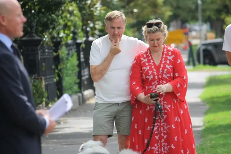 ALBERT PARK, 100 Victoria Avenue
Agent: Oliver Bruce - Marshall White
SOI: $4,300,000 - $4,700,000
Crowd: 100
Opening Bid: $4,300,000
Passed in: $4,300,000
Bidderman: 1
Kieran